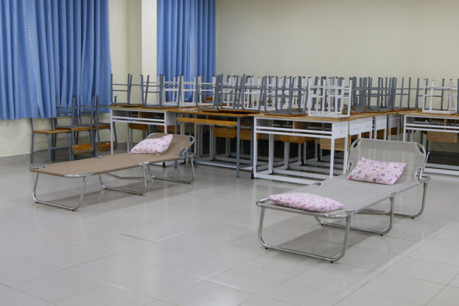 Trường THCS Đống Đa chuẩn bị phòng cách ly cho nam và nữ để sử dụng trong trường hợp có học sinh ho, sốt