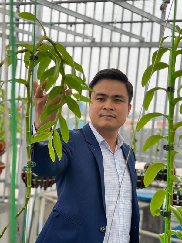 Ông chủ vườn lan Alex Nguyễn hé mở cách chơi và chăm sóc lan - 1