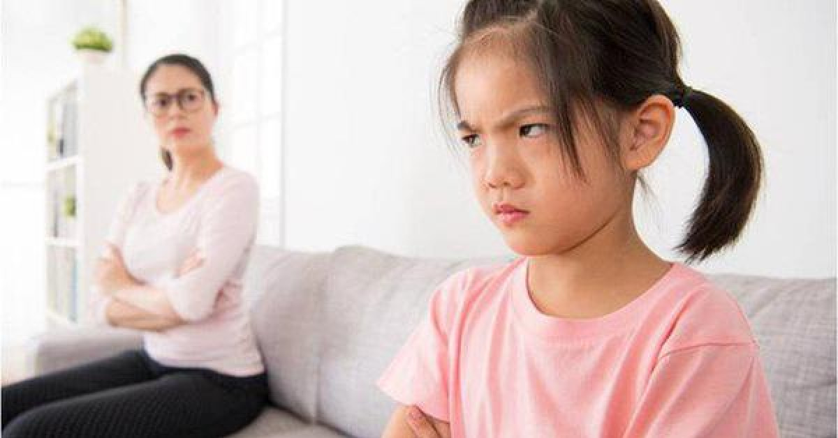 Bạn trẻ - Cuộc sống - Cha mẹ thế này, bảo sao con chẳng nghe lời!