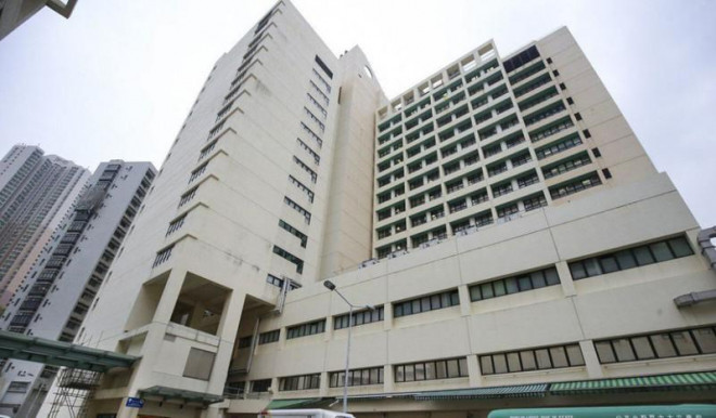 Đứa trẻ đã qua đời sau khi được đưa đến bệnh viện United Christian ở Hong Kong. Ảnh: SCMP 