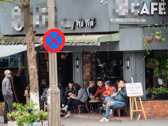 Tin tức trong ngày - Hà Nội: Quán cà phê đông đúc trở lại sau nửa tháng đóng cửa chống dịch