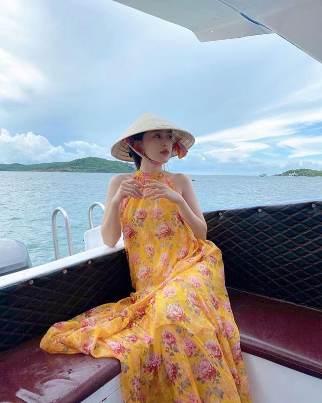 Tần suất check-in của á hậu Bùi Phương Nga hẳn sẽ khiến các fan phải chóng mặt khi trong vòng hơn 1 tháng, người đẹp đã lần lượt check-in ở các điểm du lịch biển nổi tiếng bậc nhất Việt Nam.
