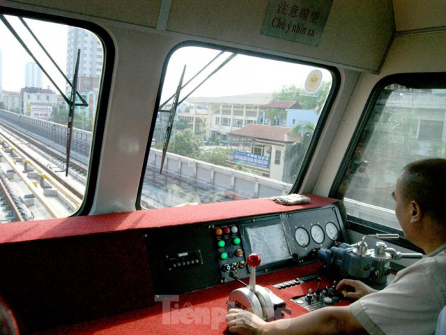 Kinh doanh - Dạy lái metro nhận lương &quot;khủng&quot; 500 triệu đồng/tháng, chuyên gia nói gì?