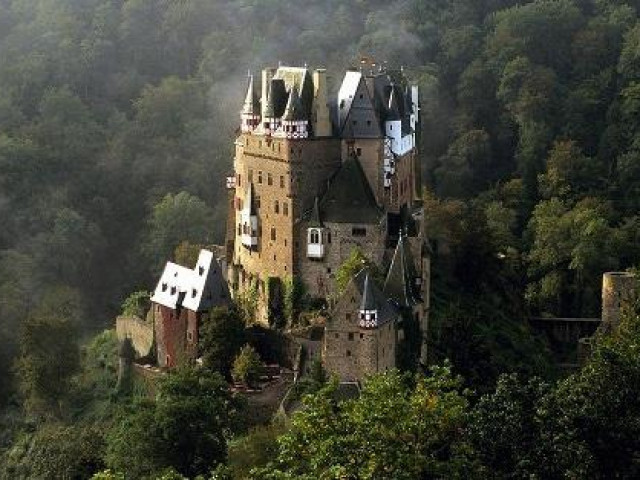 Du lịch - Nếu bạn yếu tim, không nên đến những lâu đài này