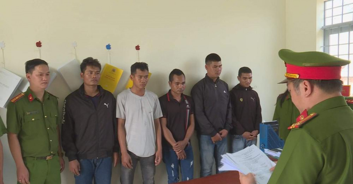 Pháp luật - Bắt 8 thanh niên hỗn chiến ở quán karaoke từ... 2 năm trước