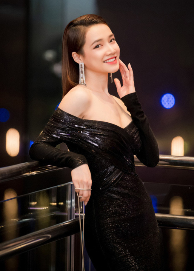 Không những vậy, nữ diễn viên “Tuổi thanh xuân”&nbsp;là người quản lý kinh tế của gia đình, không ít lần Trường Giang chia sẻ trên sóng truyền hình, từ sau khi lấy vợ thì toàn bộ tiền lương đều do bà xã giữ.
