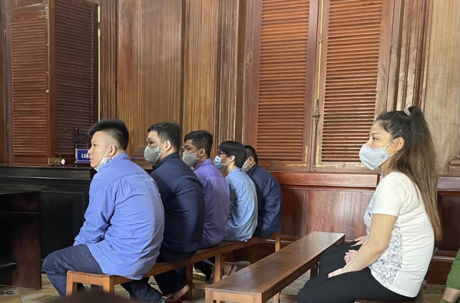 Các bị cáo tại phiên xử. Ảnh: Hoàng Yến