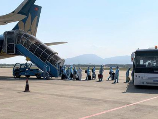 Tin tức trong ngày - Hai chuyến bay đưa người Việt từ Myanmar về nước hạ cánh ở Đà Nẵng