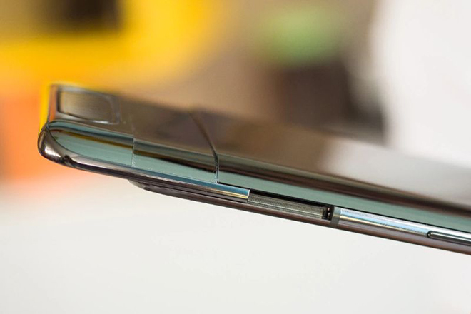 Samsung chuẩn bị gây bất ngờ với chiếc smartphone “kỳ quặc” - 1