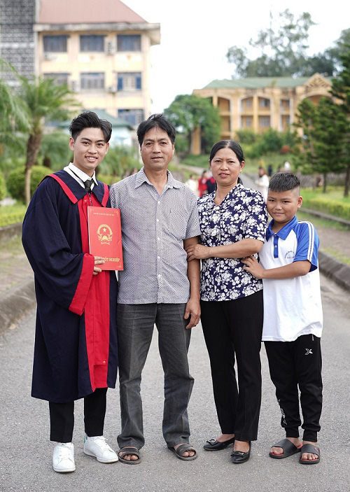 Dàn diễn viên khác biệt chính là những người thân trong gia đình