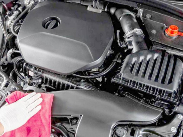 Tư vấn - Có nên rửa khoang máy xe ô tô?