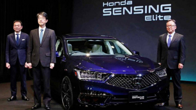 Honda's Legend sẽ được bán với giá 11 triệu yên (102.000 USD). Ảnh: Kei Higuchi/Nikkei