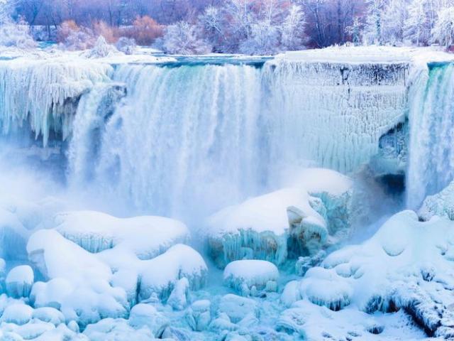 Du lịch - Thác nước hùng vĩ nhất thế giới bị đóng băng hoàn toàn và những điều kỳ diệu ít người biết tới