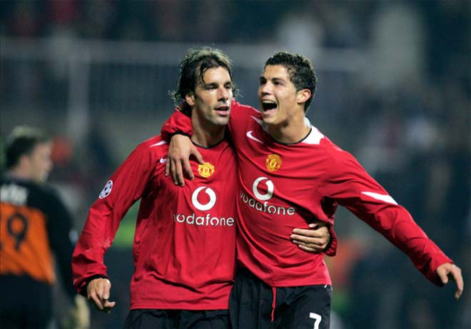 Bí mật MU thời Ronaldo bị Van Nistelrooy bắt nạt, Ferdinand can ngăn cực gắt - 1