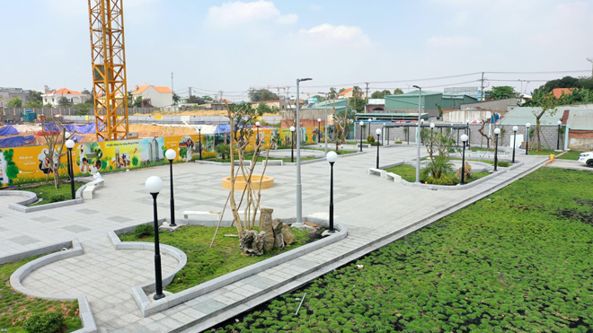 Công viên của khu vực nằm ngay phía trước của khu căn hộ Bcons Plaza