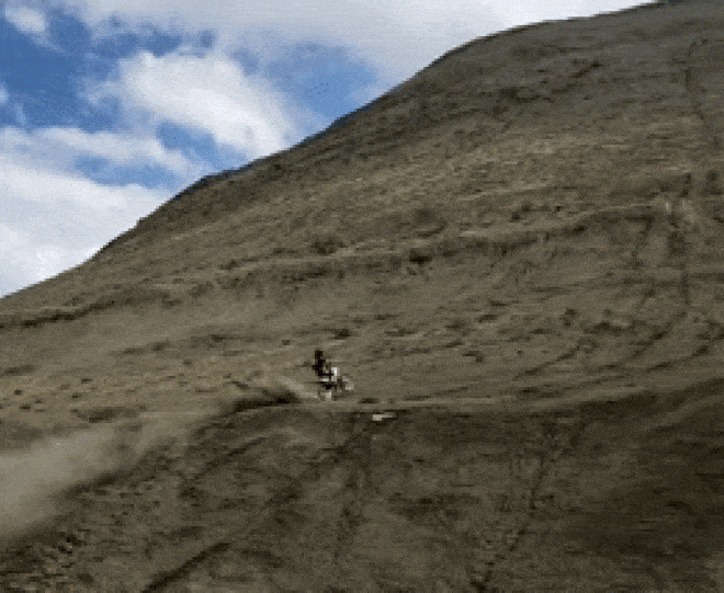 Video: Thót tim cảnh lái xe chinh phục đỉnh núi cao chót vót - 1