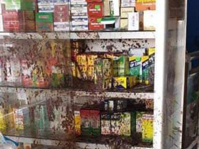 Pháp luật - Em mượn tiền "giang hồ" không trả, chị gái bị "khủng bố" bằng sơn, mắm tôm, chất bẩn