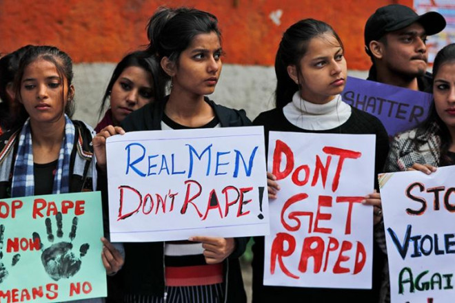 Phụ nữ Ấn Độ biểu tình chống nạn cưỡng hiếp. Ảnh: AP