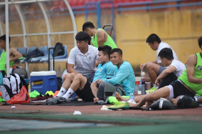 Quang Hải dính chấn thương và không thể ra sân ở trận giao hữu mới nhất của Hà Nội