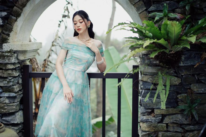 Á hậu Phương Anh đẹp tựa nàng thơ, Ngọc Thảo lên đồ sang chảnh uống cafe trong khu cách ly - 15