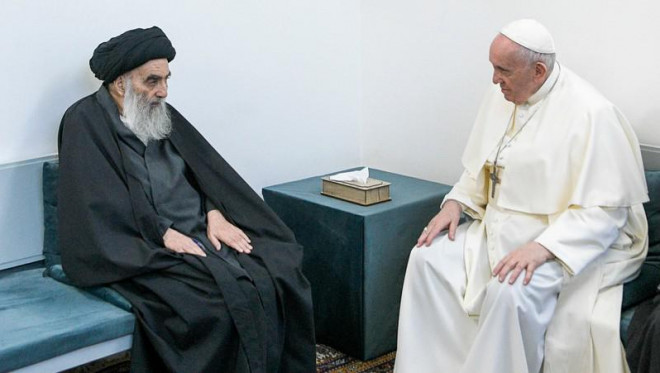 Đức Giáo hoàng Francis và Đại giáo chủ Hồi giáo dòng Shia Ayatollah Ali al-Sistani có cuộc gặp lịch sử ở thành phố thánh địa Naja ở Iraq hôm 6-3. Ảnh: AP