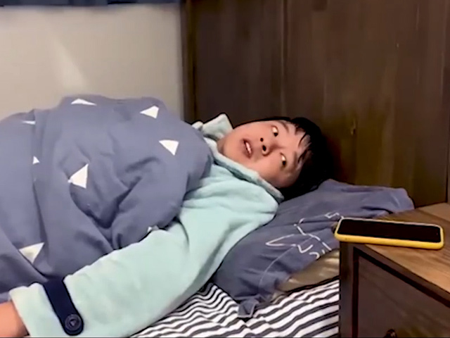 Video Clip Cười - Cái kết nhớ đời cho kẻ thích gọi điện làm phiền người khác lúc nửa đêm