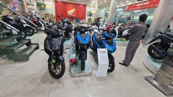 Honda Winner X bất ngờ giảm giá sốc, tới gần 11 triệu đồng - 1