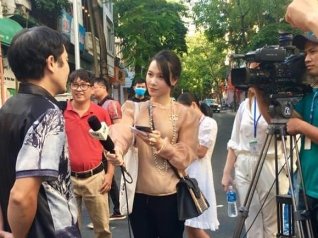Giải trí - Dàn biên tập viên VTV gây "nghẽn mạng" vì ảnh đời thực khác xa khi dẫn sóng