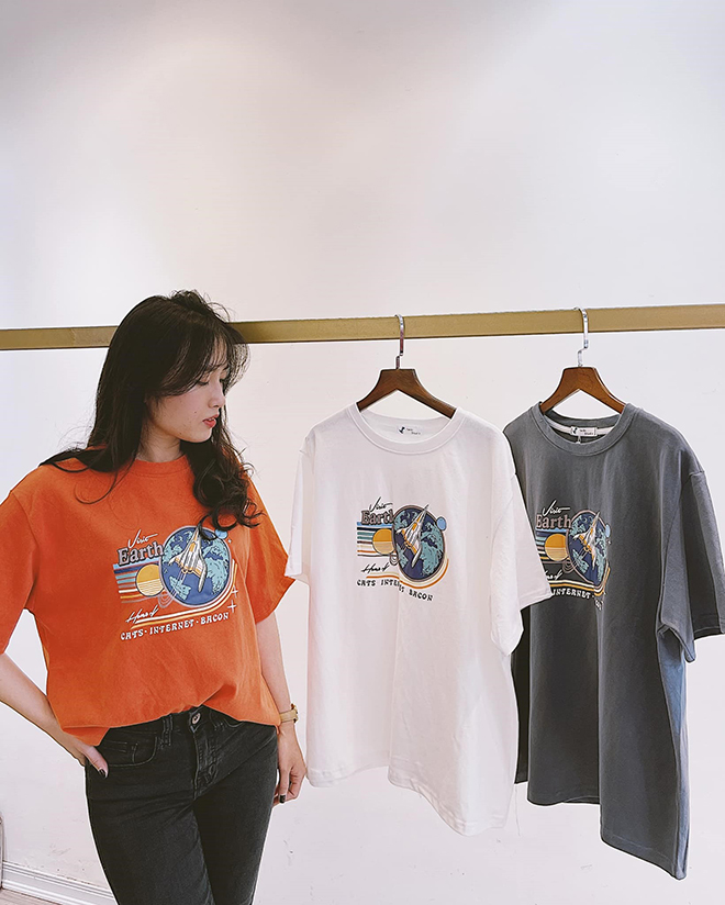 Cá tính áo phông &amp; quần jean.