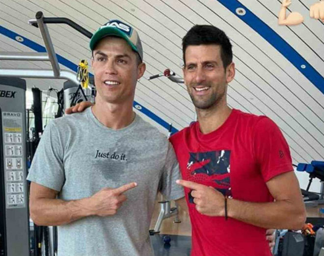 Djokovic (phải) giống như "Ronaldo của tennis"