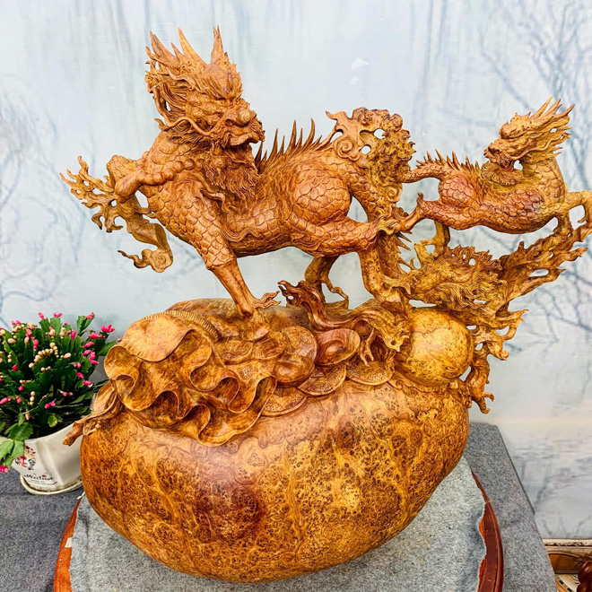 Sản phẩm tại Đồ gỗ Phạm Kính đều được điêu khắc công phu, tinh xảo.