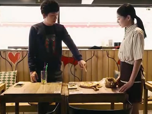 Video Clip Cười - Chàng trai bức xúc với sự lãng phí của người giàu và cái kết