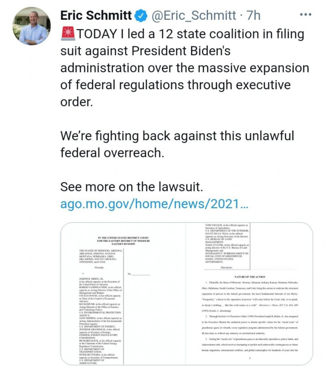 Tổng chưởng lý Missouri Eric Schmitt thông báo đơn kiện nhằm vào chính quyền Tổng thống Joe Biden. Ảnh: Twitter