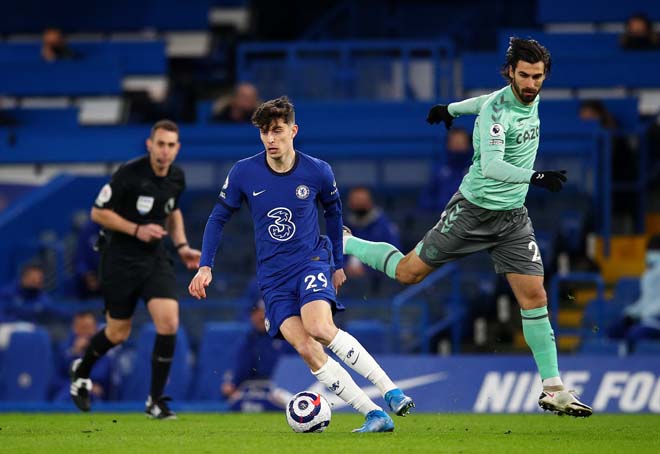 Havertz (trái) tỏa sáng, giúp Chelsea đánh bại Everton