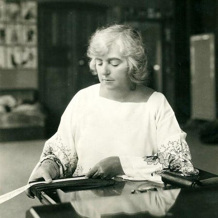 Những phụ nữ tài năng, xinh đẹp thống trị làng mốt cho tới hiện tại - 3