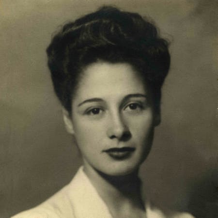 Những phụ nữ tài năng, xinh đẹp thống trị làng mốt cho tới hiện tại - 4