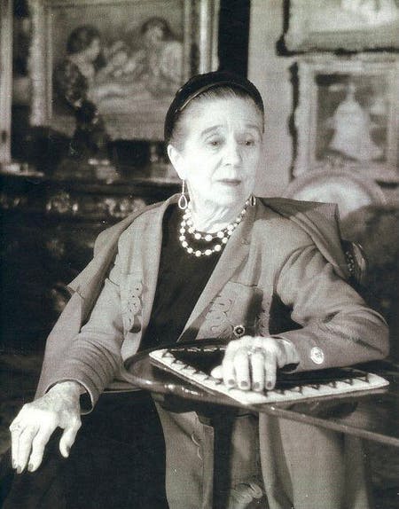 Những phụ nữ tài năng, xinh đẹp thống trị làng mốt cho tới hiện tại - 5