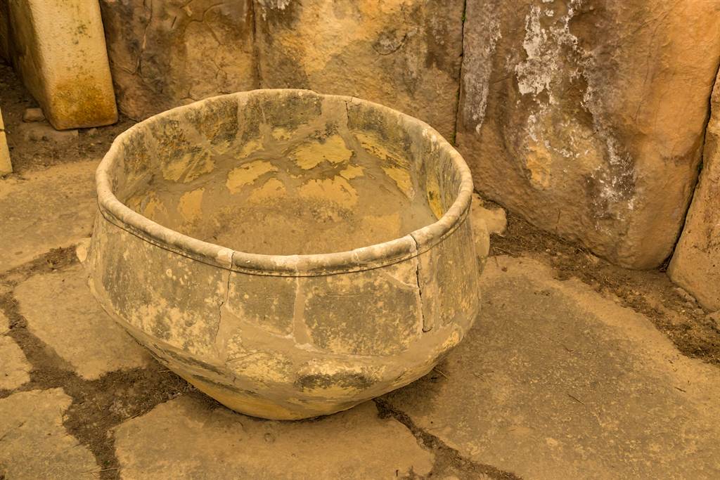 Đào măng sau vườn, phát hiện ra báu vật cách đây 2500 năm - 1