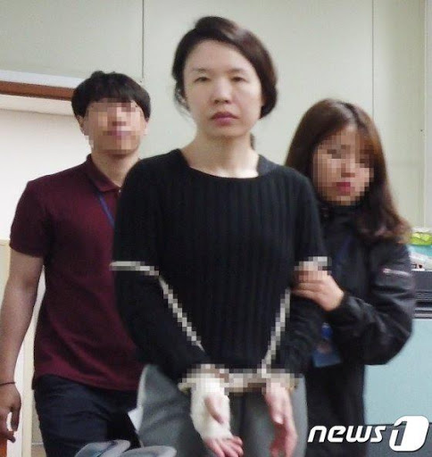 Koh Yoo-jung tại phiên tòa xét xử.