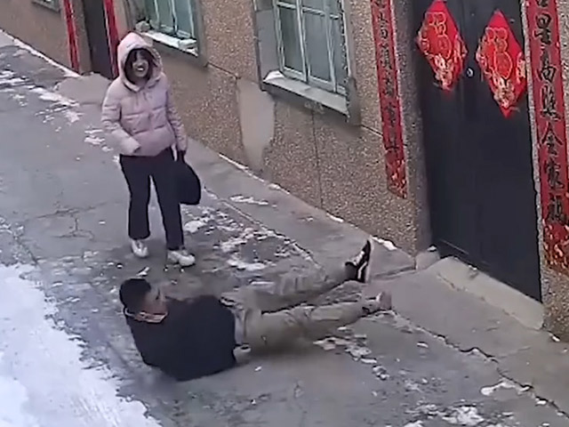 Video Clip Cười - Tình huống hài hước bất ngờ khiến cho nạn nhân không kịp trở tay