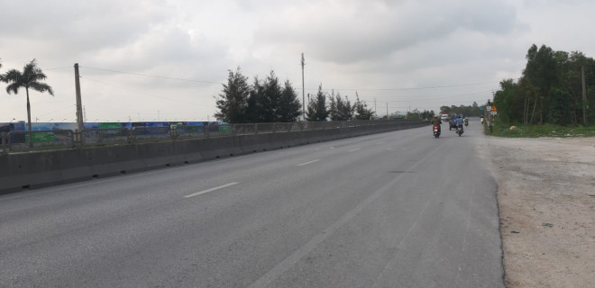 QL1A đoạn đi qua xã Hoằng Đồng, huyện Hoằng Hóa nơi được cho là xảy ra vụ tai nạn khiến ông D. tử vong vào đêm 6/3.