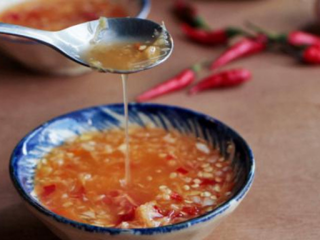 Sức khỏe đời sống - Nước mắm là gia vị thiết yếu nhưng cần bỏ ngay cách sử dụng sai lầm sau để tránh "rước họa vào thân"