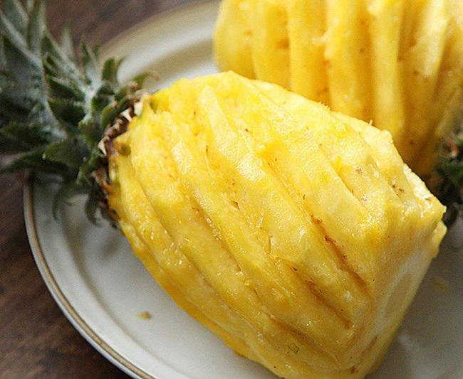 Sợ ăn dứa bị rát lưỡi, đem ngâm với loại nước này đảm bảo thơm ngon - 2