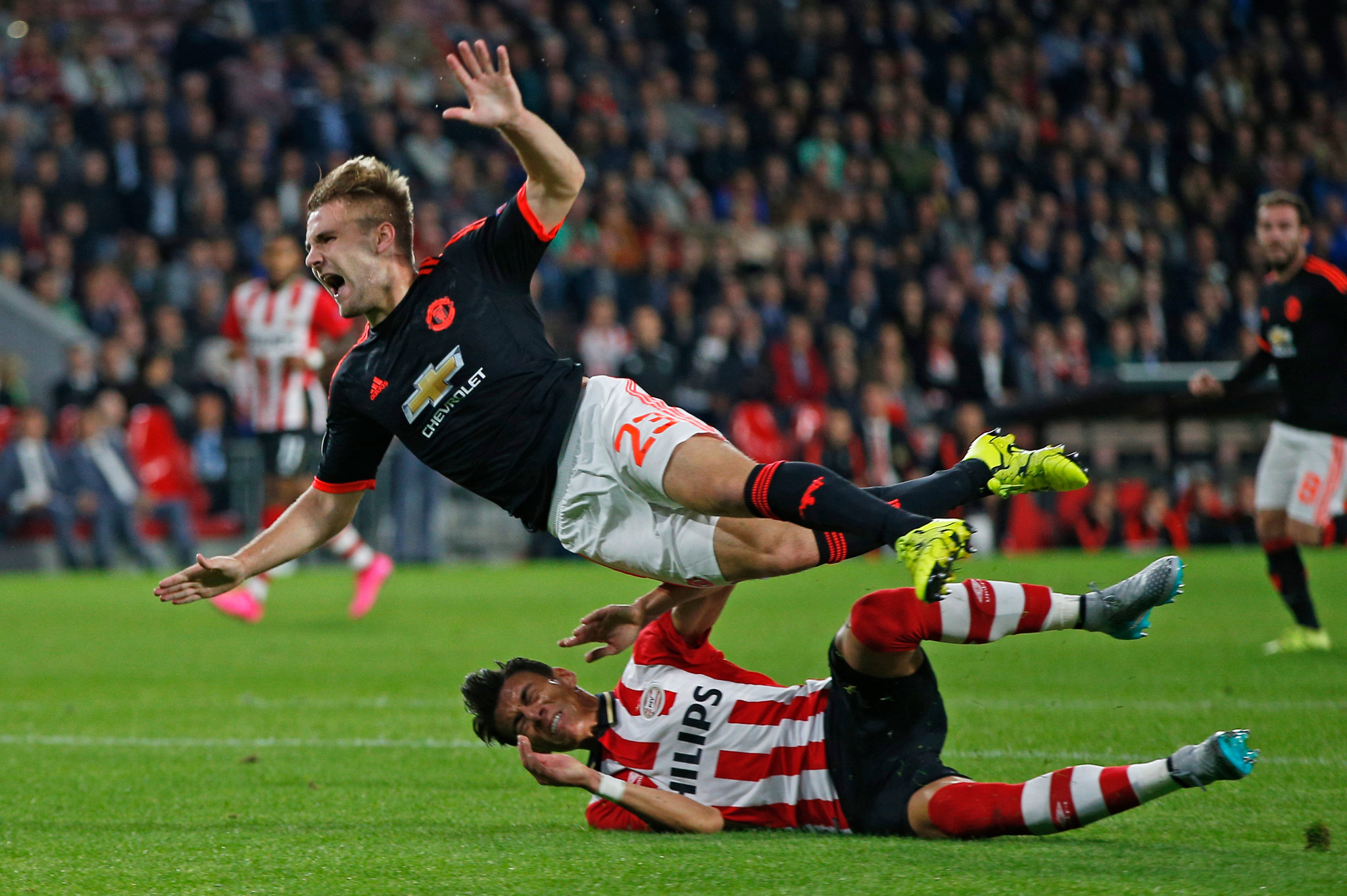 Người hùng MU - Luke Shaw: Vì sao quan trọng hơn cả Fernandes? - 11