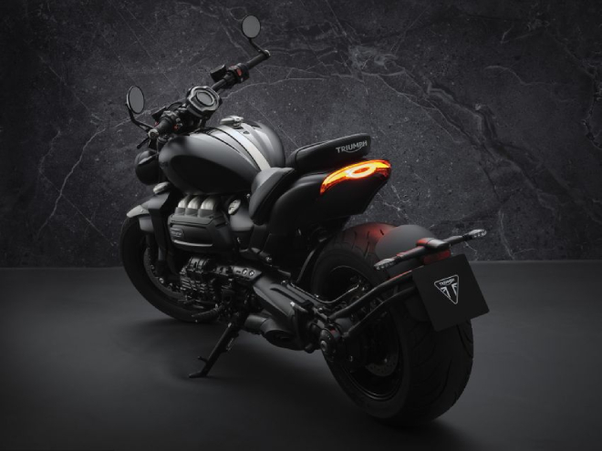 “Hàng khủng” 2021 Triumph Rocket 3 R Black và Rocket 3 GT Triple Black trình làng - 4