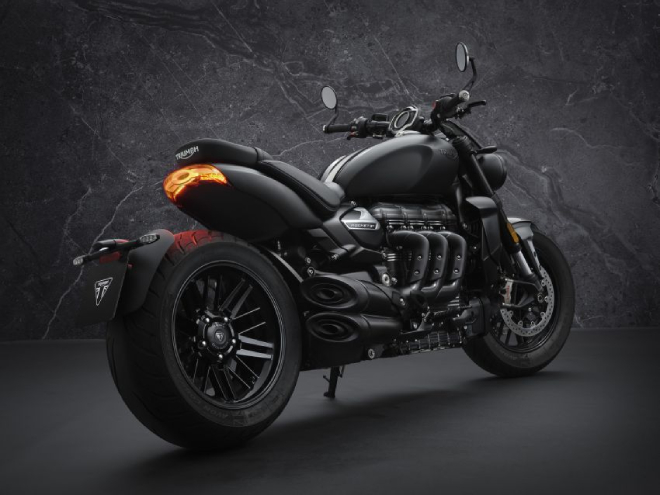 “Hàng khủng” 2021 Triumph Rocket 3 R Black và Rocket 3 GT Triple Black trình làng - 5