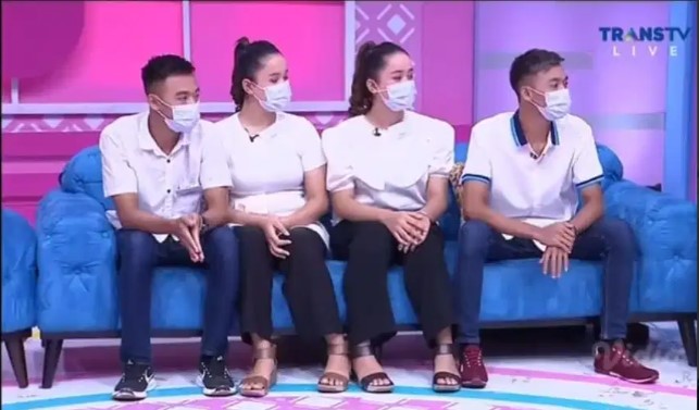 2 cặp song sinh nhanh chóng nổi tiếng và được mời tham gia một chương trình truyền hình. Ảnh: Instagram