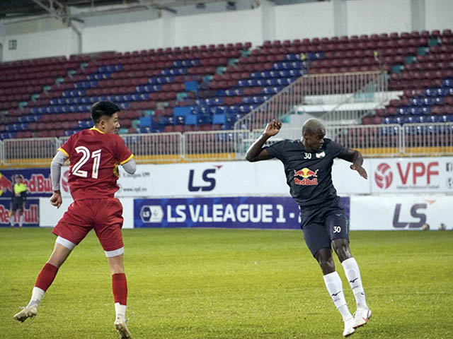 Bóng đá - “Canh bạc của bầu Đức” lập hat-trick, Công Phượng có đối tác ăn ý mới?