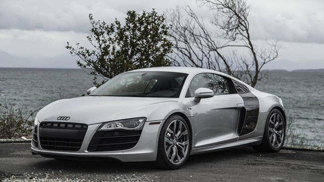4. Audi R8 V10 2010: Giá khởi điểm ban đầu của mẫu siêu xe này là 146.000 USD, sau đó có lúc nó rơi xuống chỉ còn 70.000 USD
