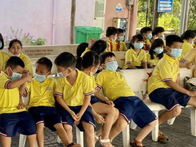 Tin tức trong ngày - Hàng chục học sinh Trường Tiểu học Lê Lợi, TP Vũng Tàu được đưa vào viện cấp cứu